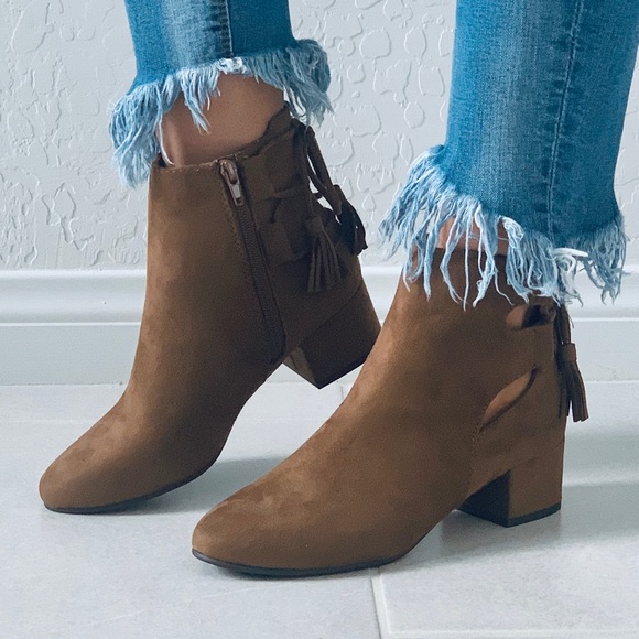 NIB Cognac Back Lace Fringe Tassel Ankle Bootie - Picture 3 of 7